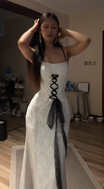 White halter-neck fitted lace skirt ball gown R8076