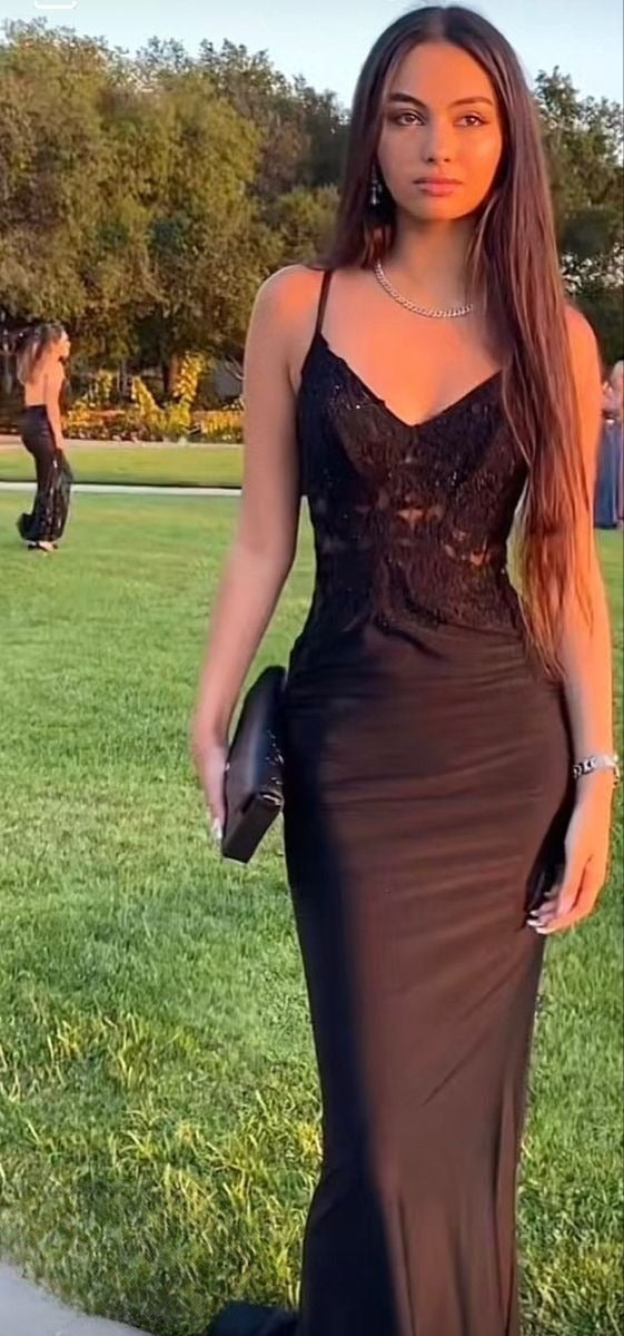 Black Sheath/Column Lace Applique V-Neck Sleeveless Prom Dresses     S6979