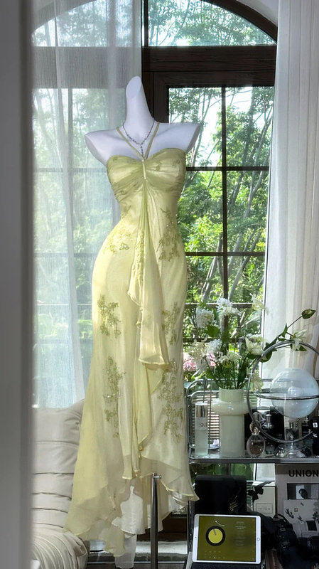 Light green halter neck straps, fitted waist, elegant ball gown R6527