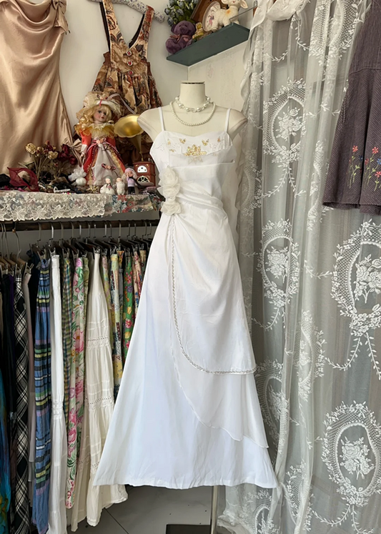 White halter-neck A-line design ball gown R6367