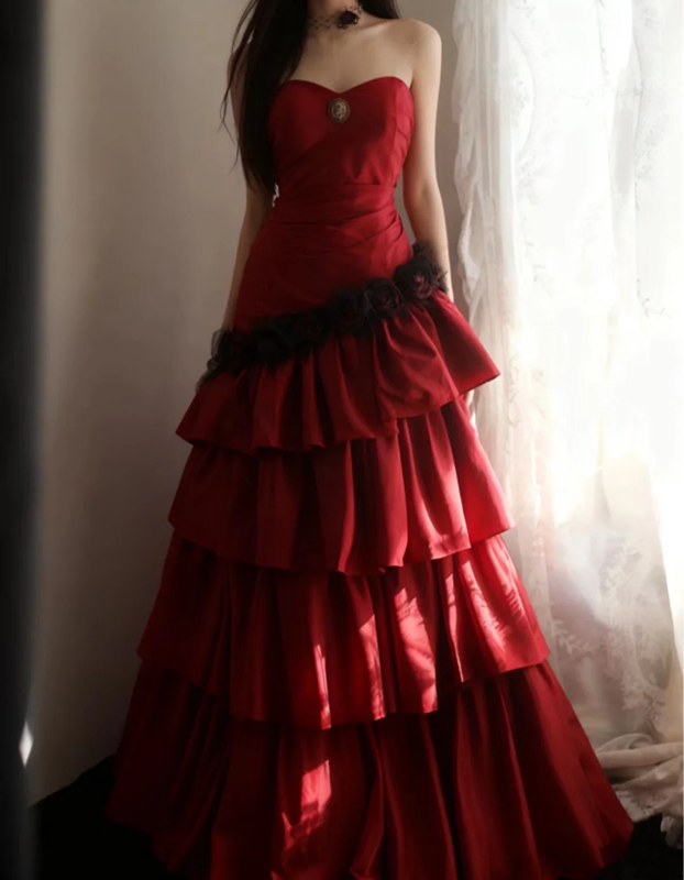 Red strapless, fitted waist, full-skirted ball gown/bridal dress R6687