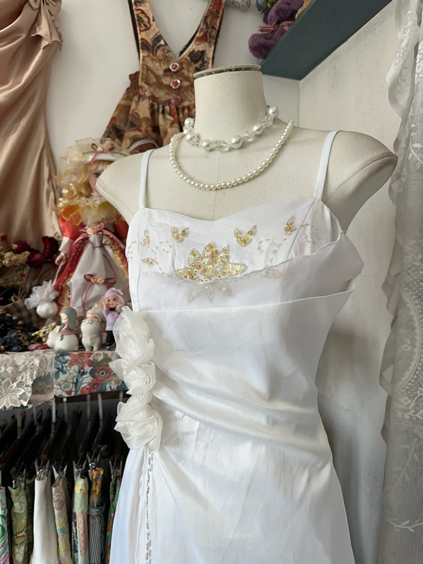 White halter-neck A-line design ball gown R6367