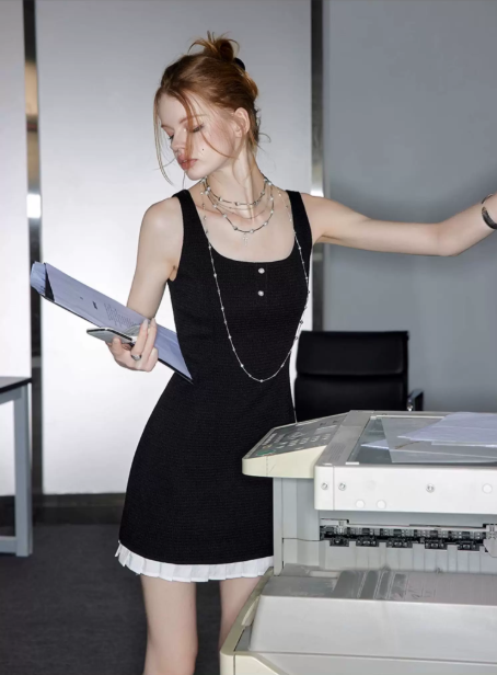Classic Y2K Black Bodycon Tank Dress With White Hem And Waffle Texture R9319