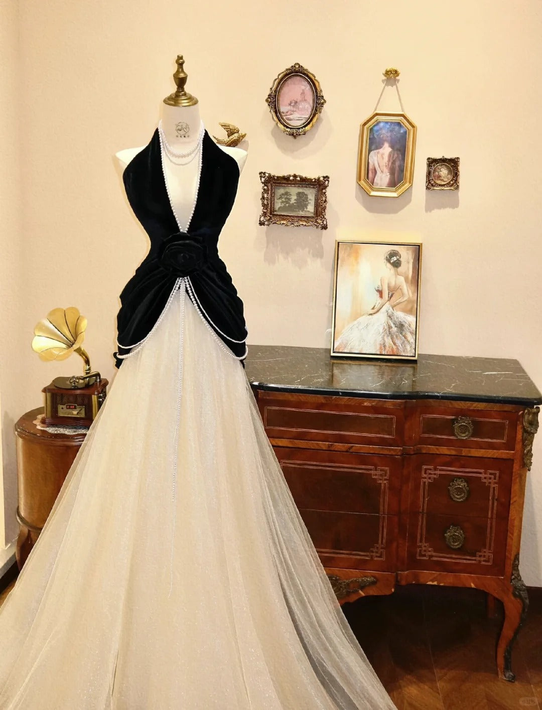 Deep V Neck Long Stunning Vintage Evening Gown Prom Dress       S7262