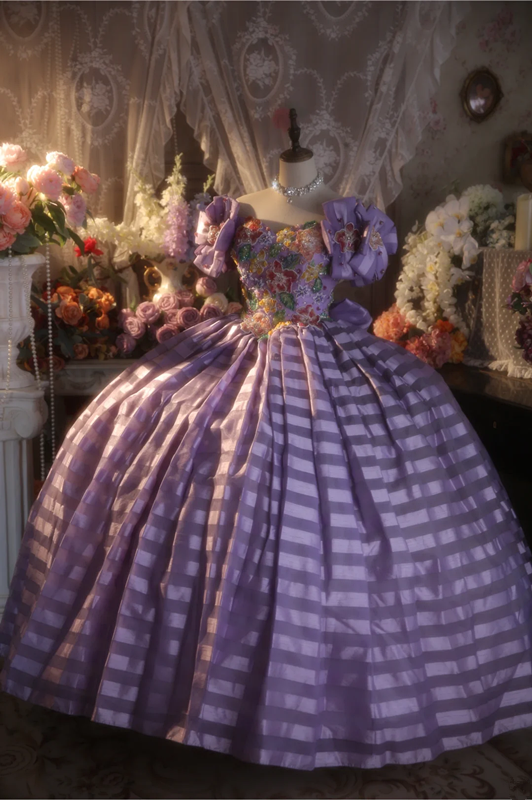 Purple square-neck ball gown with puff sleeves, a cinched waist and a voluminous skirt; bridal gown R7279