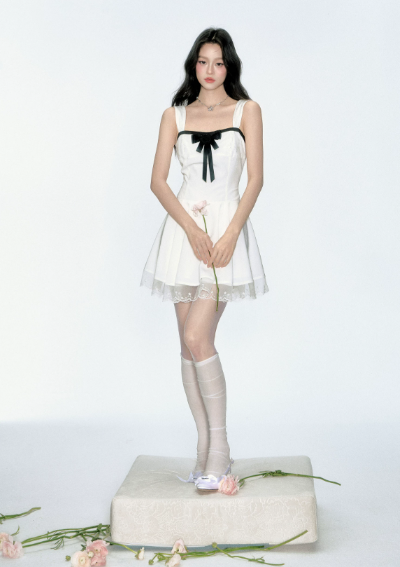 Romantic Sweetheart Neckline Dress With Satin Bow And Lace Underskirt R9440