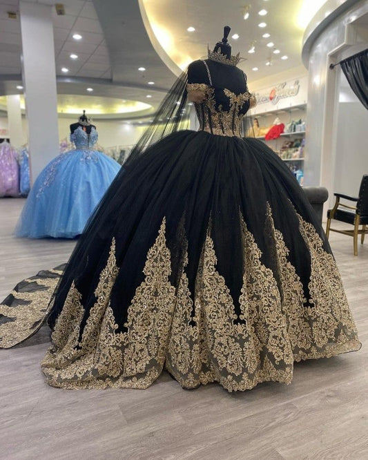 Black Gold Appliques Tulle Quinceanera Dresses With Cape Spaghetti Straps Ball Gown Sweet Sixteen Prom Party Dresses       S7165