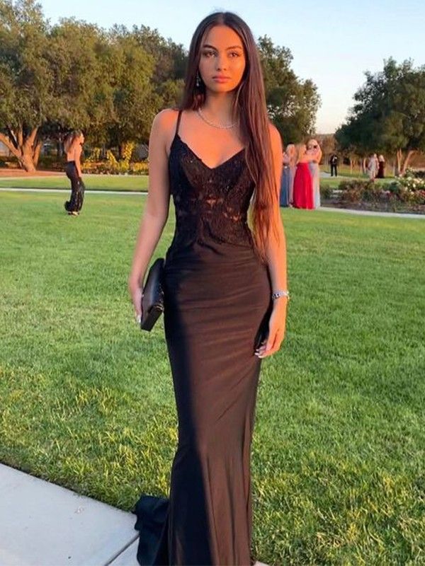 Black Sheath/Column Lace Applique V-Neck Sleeveless Prom Dresses     S6979