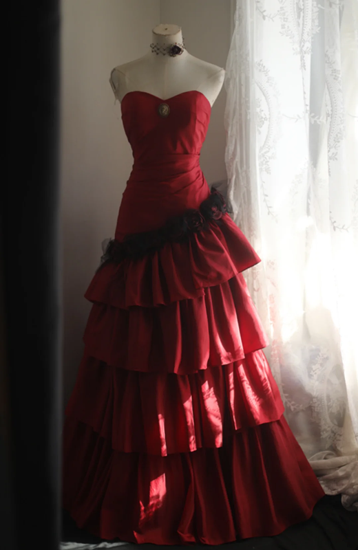 Red strapless, fitted waist, full-skirted ball gown/bridal dress R6687