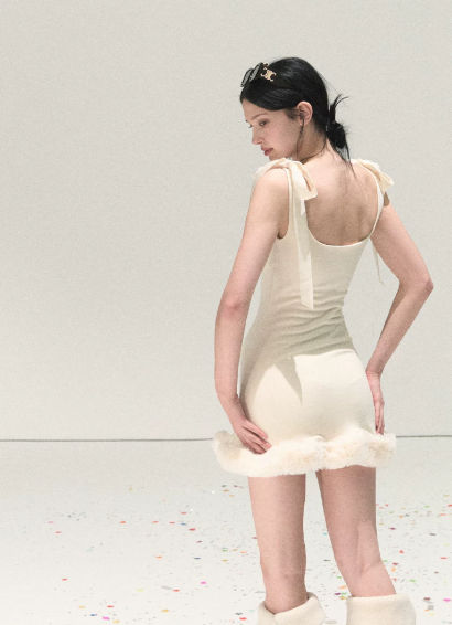 French Style Slim Fit Sleeveless Bodycon Dress with Bow Detail and Faux Fur Trim R9369