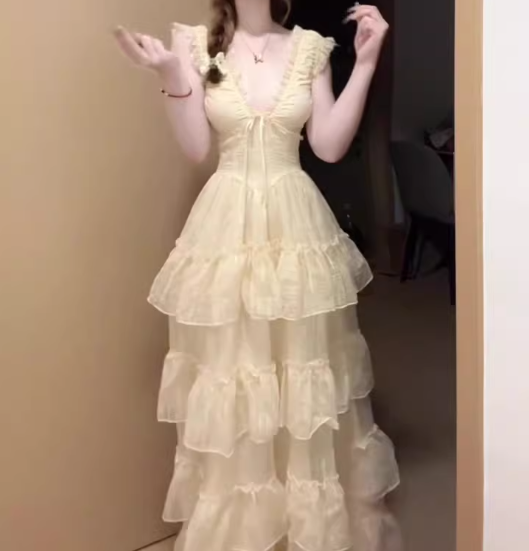 Gentle and sweet style V-neck suspender dress temperament waist beautiful skirt R0710