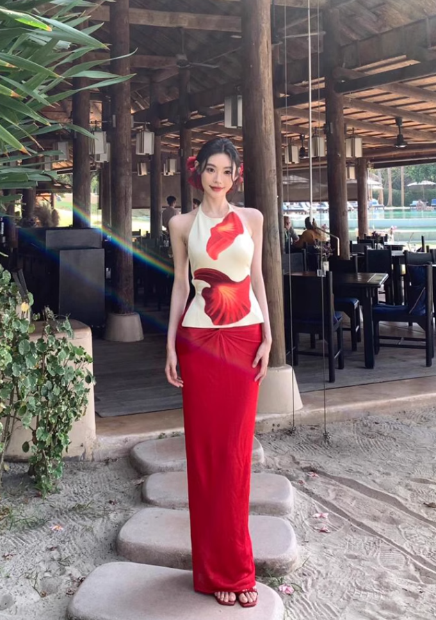 Backless halter neck top 2025 hip-wrapped holiday maxi skirt suit R1397