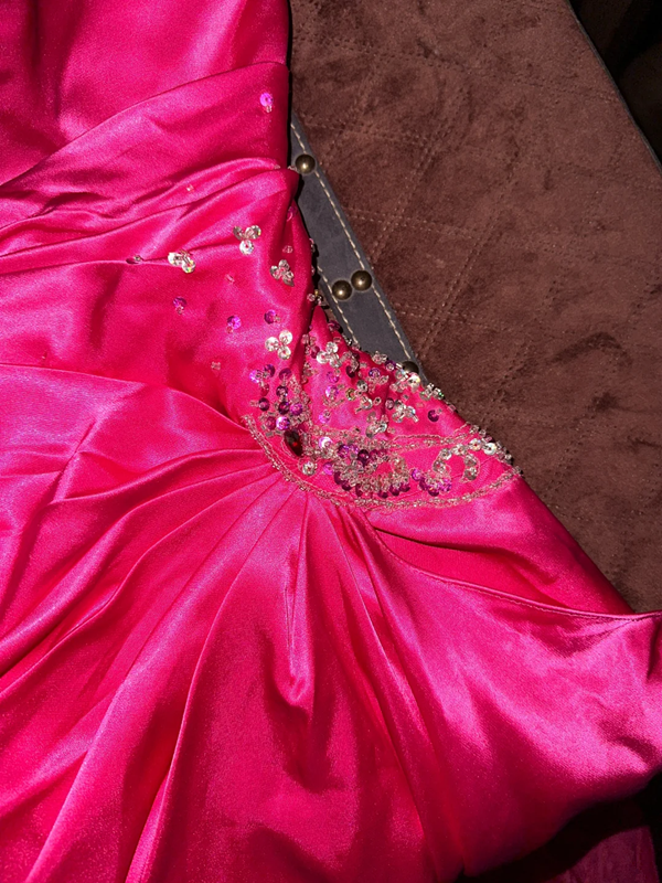 Pink halter neckline, fitted waist, sexy long ball gown R7033