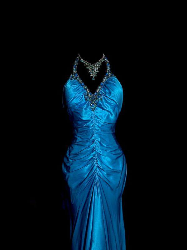 Blue halter-neck, fitted waist, pleated, revealing hips, sexy long ball gown R6675