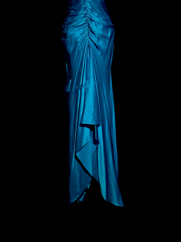 Blue halter-neck, fitted waist, pleated, revealing hips, sexy long ball gown R6675