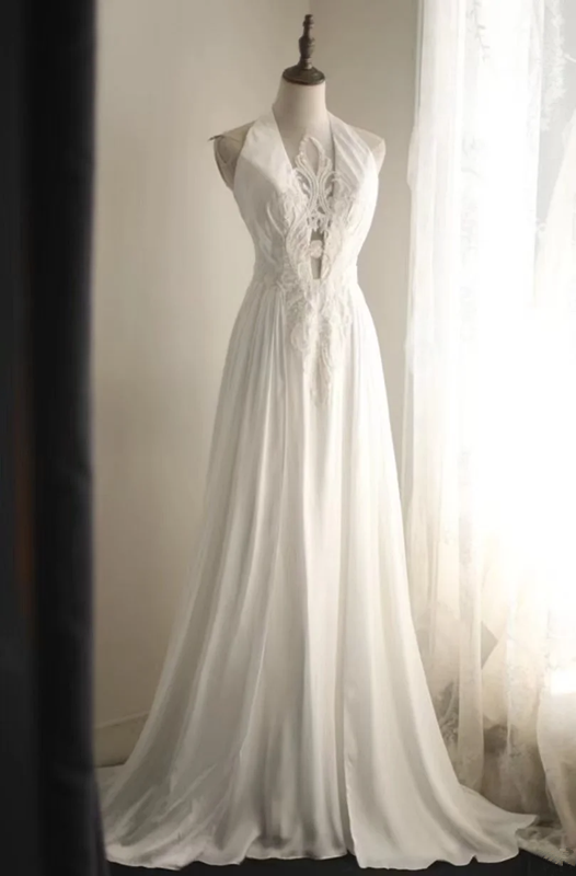 White halter-neck fitted long ball gown R6794