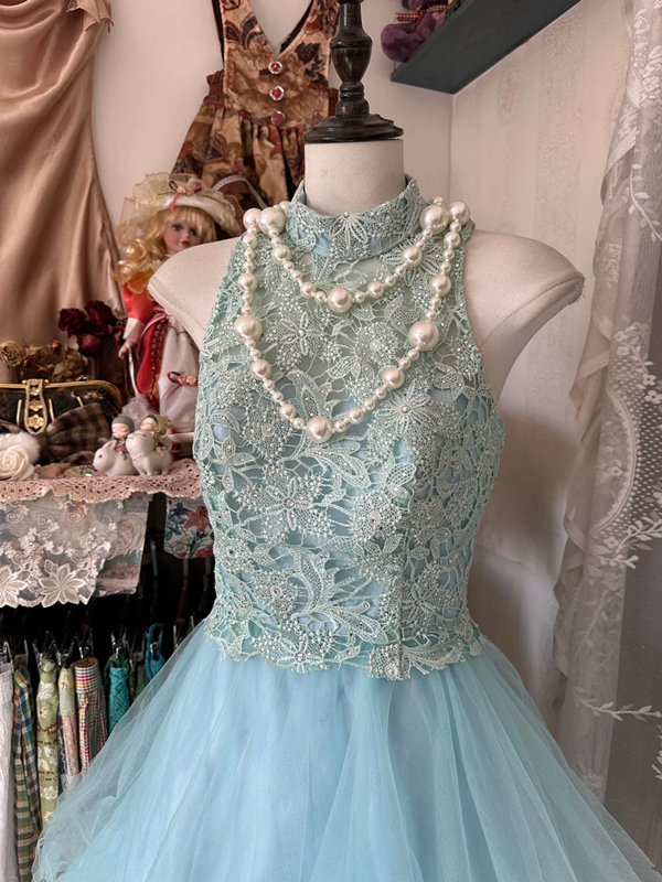 Light blue sleeveless lace bodice and fluffy short skirt, a ball gown R6276