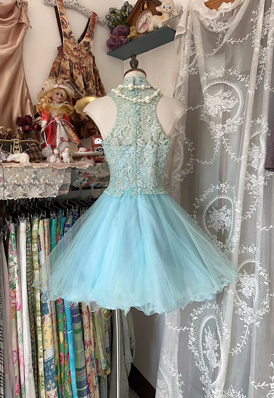 Light blue sleeveless lace bodice and fluffy short skirt, a ball gown R6276
