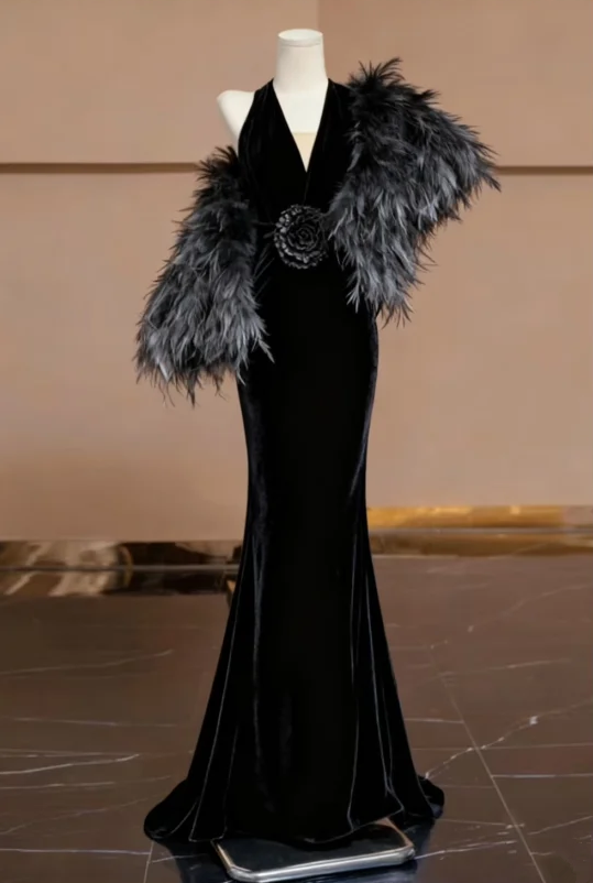 Black halter-neck fitted waist sexy long ball gown R6434