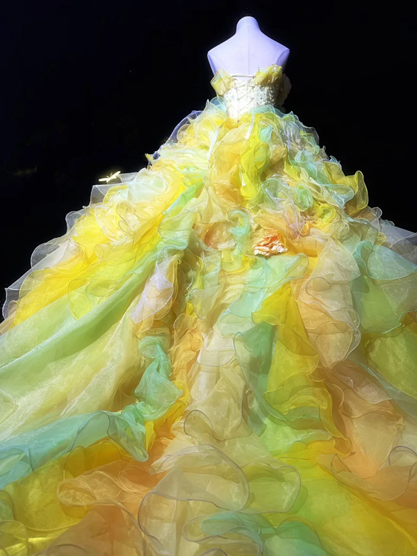 Yellow-green strapless, fitted waist, puffy cake skirt, long ball gown R8700