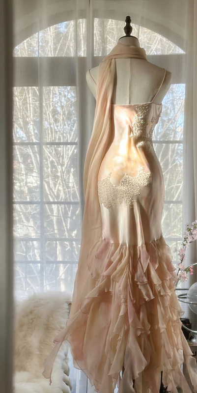 Champagne-colored halter-neck fitted bodycon long ball gown R6557