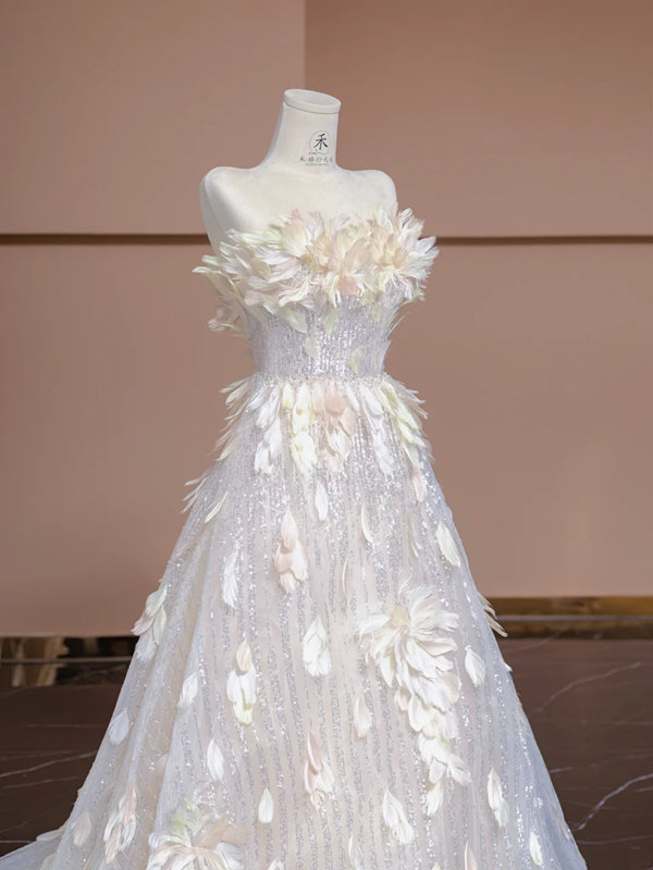 Light apricot strapless fitted waist ball gown with a full skirt, bridal dress R8364