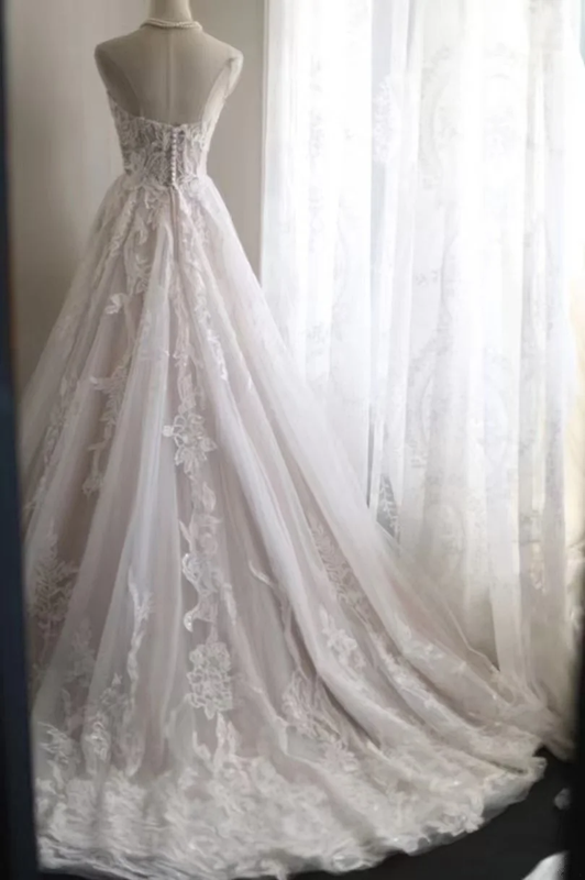 White strapless floral-stitched fitted long ball gown/bridal dress R6835