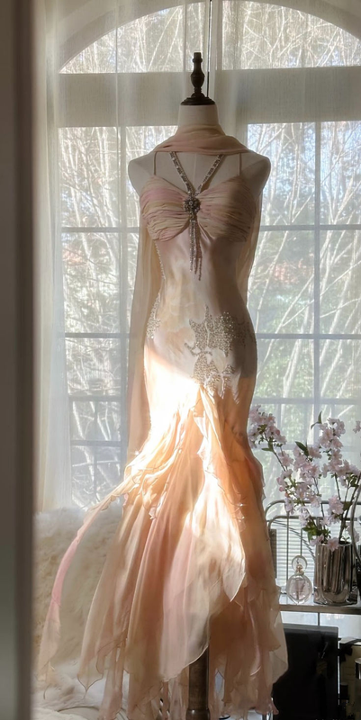 Champagne-colored halter-neck fitted bodycon long ball gown R6557