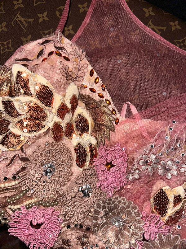 Pink sleeveless sequined fitted long ball gown R6917