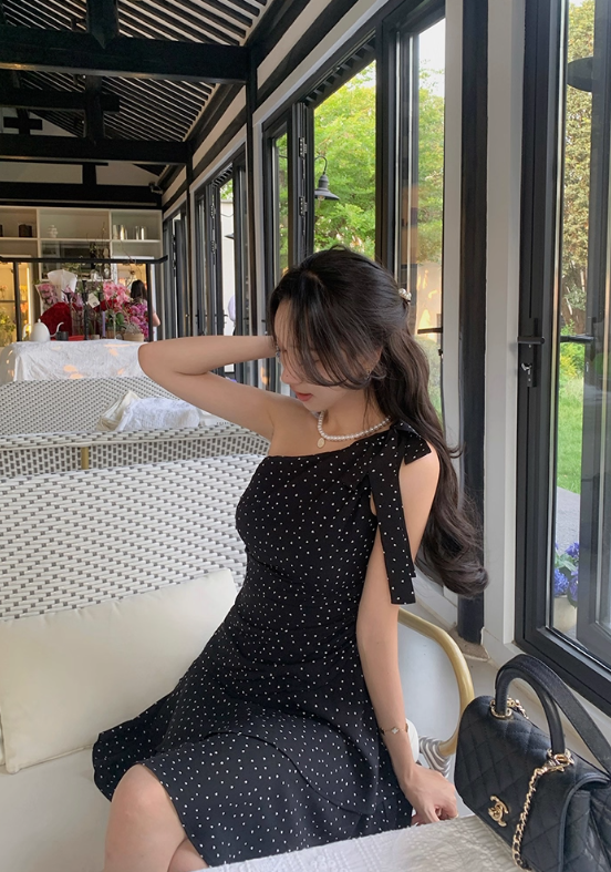 French style irregular dress with oblique shoulder, slim waist and black polka dot short skirt for summer R4335