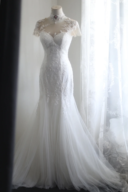 White lace neckline, fitted waist, bodycon long ball gown, bridal gown R6837