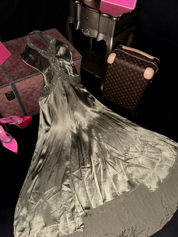 Light gray-green halter neck fitted waist slim-fit satin long ball gown R7037