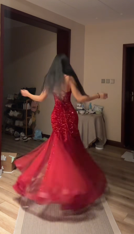 Sexy Spaghetti Strap Waist-Cinched Fitted Bodycon Mermaid Hem Sequin Prom Dress R7118