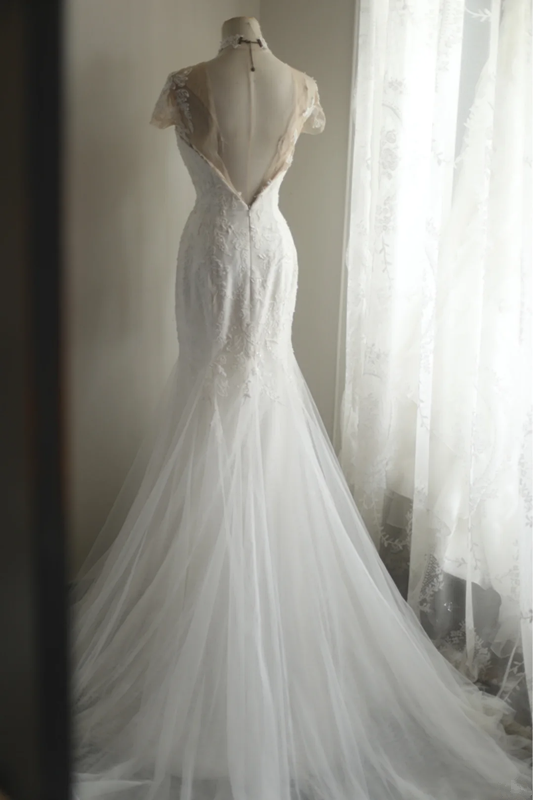 White lace neckline, fitted waist, bodycon long ball gown, bridal gown R6837