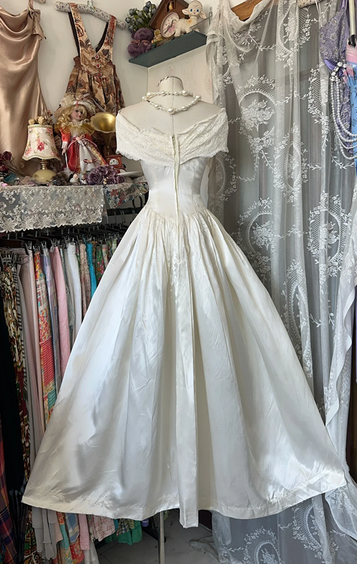 White Vintage Elegant Satin A-Line Maxi Ball Gown R6159
