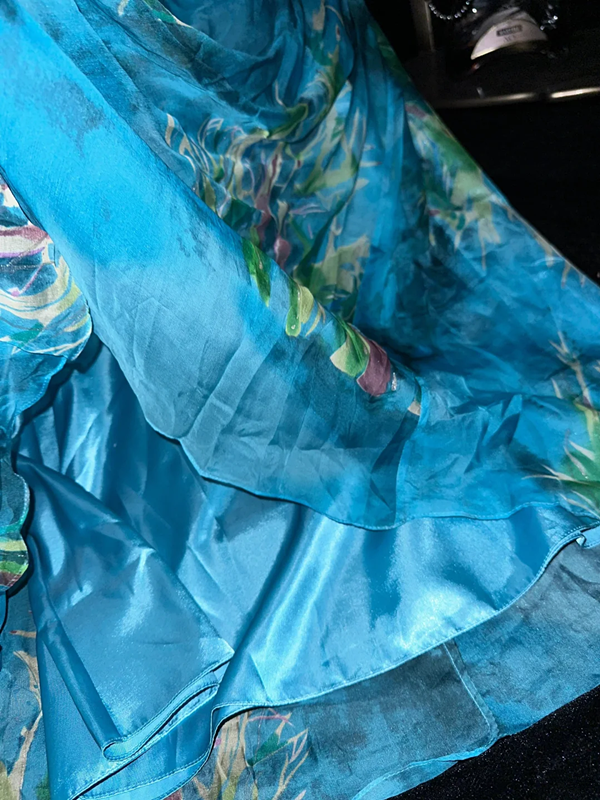 Blue halter-neck, fitted waist, elegant long ball gown R6877