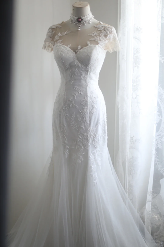 White lace neckline, fitted waist, bodycon long ball gown, bridal gown R6837