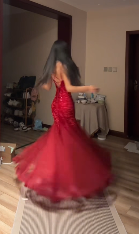 Sexy Spaghetti Strap Waist-Cinched Fitted Bodycon Mermaid Hem Sequin Prom Dress R7118