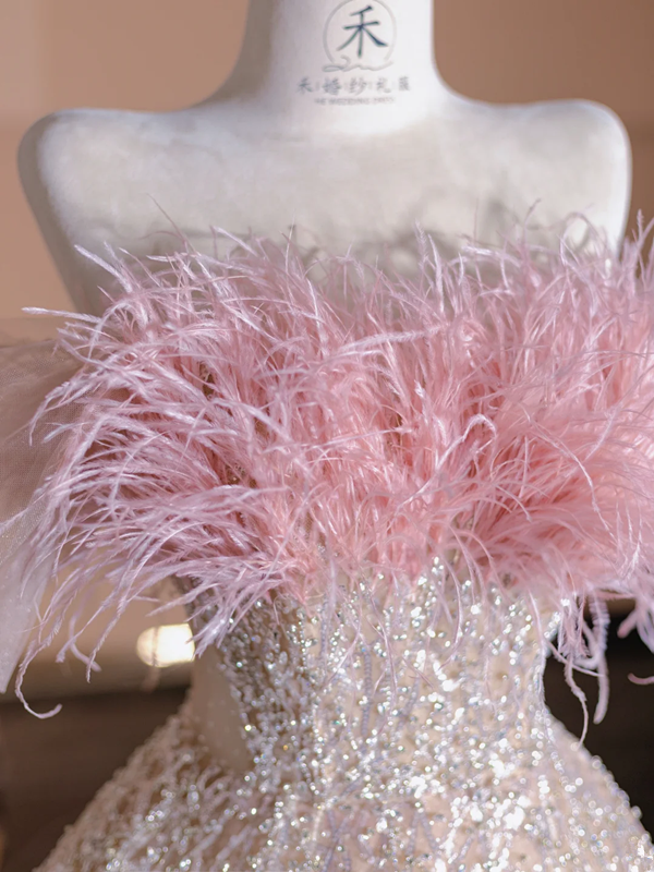 Light pink strapless neckline with feather design, light champagne-colored long ball gown, bridal dress R8366