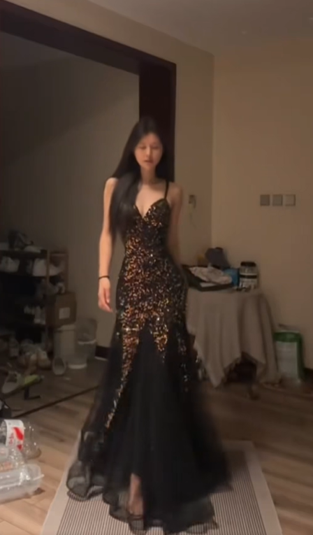 Sexy Spaghetti Strap Waist-Cinched Fitted Bodycon Mermaid Hem Sequin Prom Dress R7118