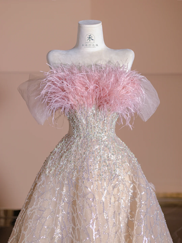 Light pink strapless neckline with feather design, light champagne-colored long ball gown, bridal dress R8366