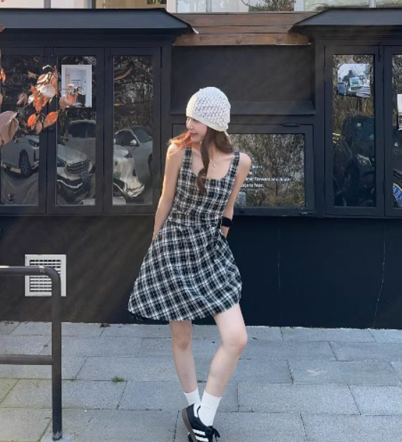 Retro plaid niche design temperament waist slimming suspender dress sweet short skirt R1552