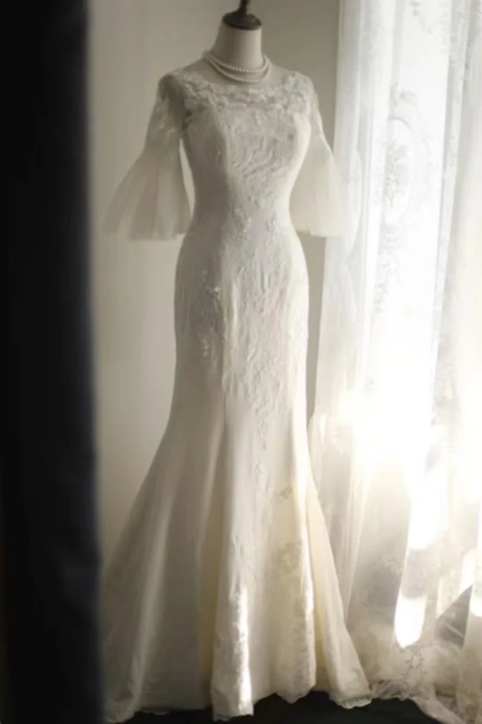 White lace bell-sleeved fitted long ball gown R6799