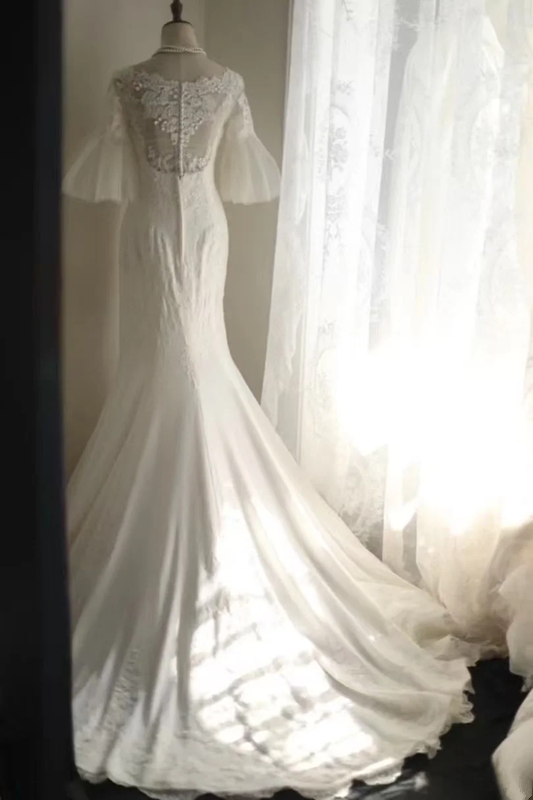 White lace bell-sleeved fitted long ball gown R6799