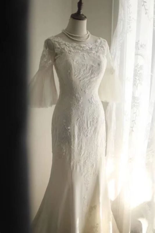 White lace bell-sleeved fitted long ball gown R6799
