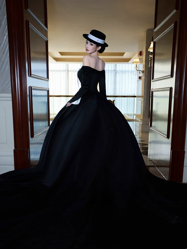 Black off-the-shoulder fitted long ball gown with a flared skirt and elegant silhouette R7079