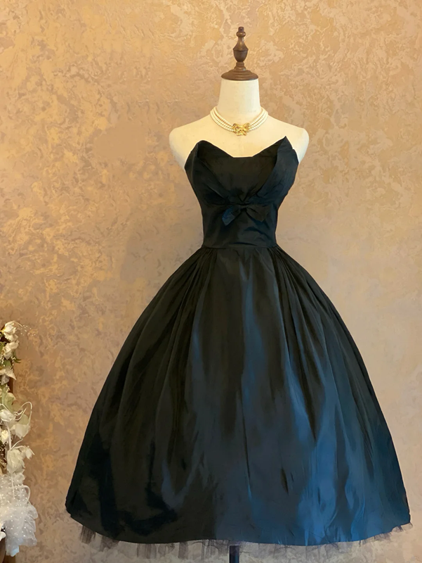 Black Prom Dress with Strapless Design, Fitted Waist, Slim Fit and Puffy Skirt; Bridal Gown R7312