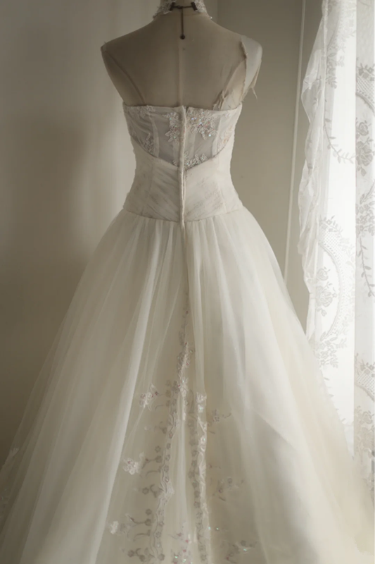 White strapless, fitted A-line tulle long ball gown/bridal dress R6760