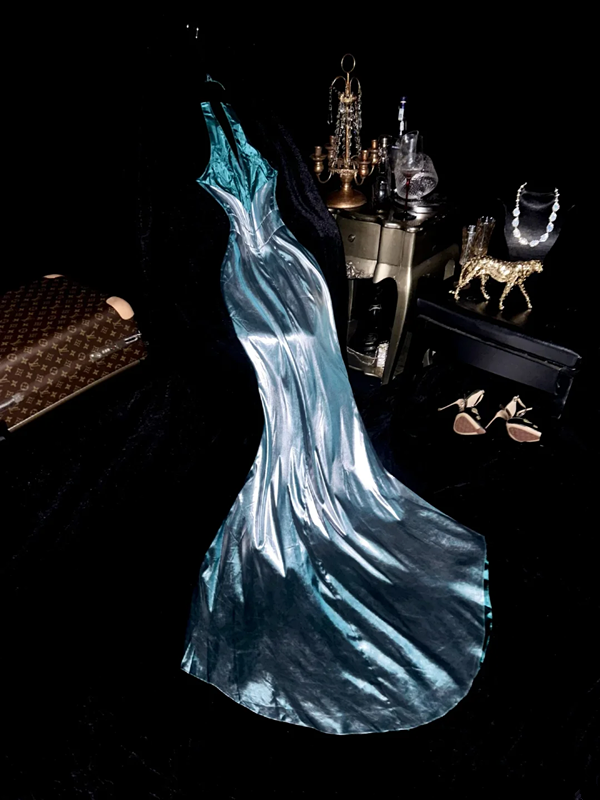 Silver halter neck, fitted waist, elegant long ball gown R6920