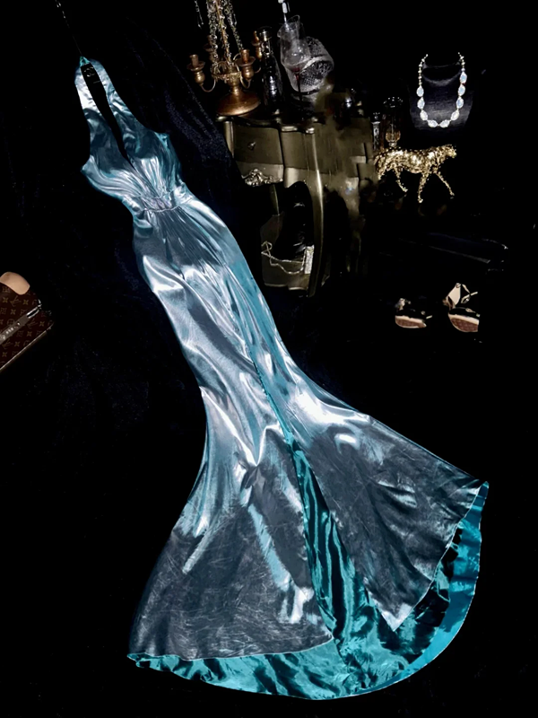 Silver halter neck, fitted waist, elegant long ball gown R6920
